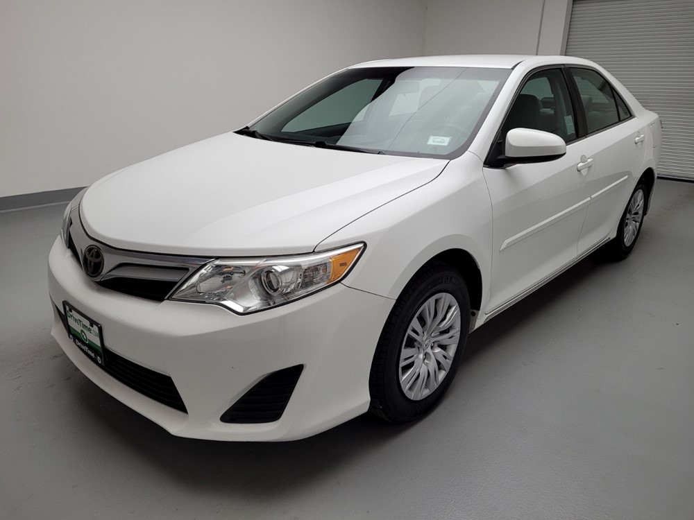 Used 2014 Toyota Camry Driver Front Bumper