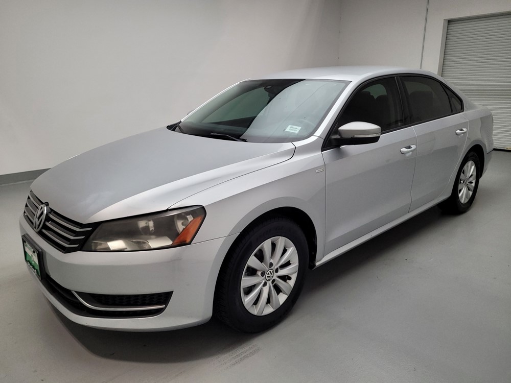 Used 2014 Volkswagen Passat Driver Front Bumper