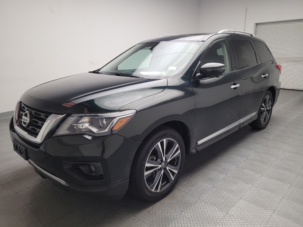 2018 Nissan Pathfinder Platinum's photo