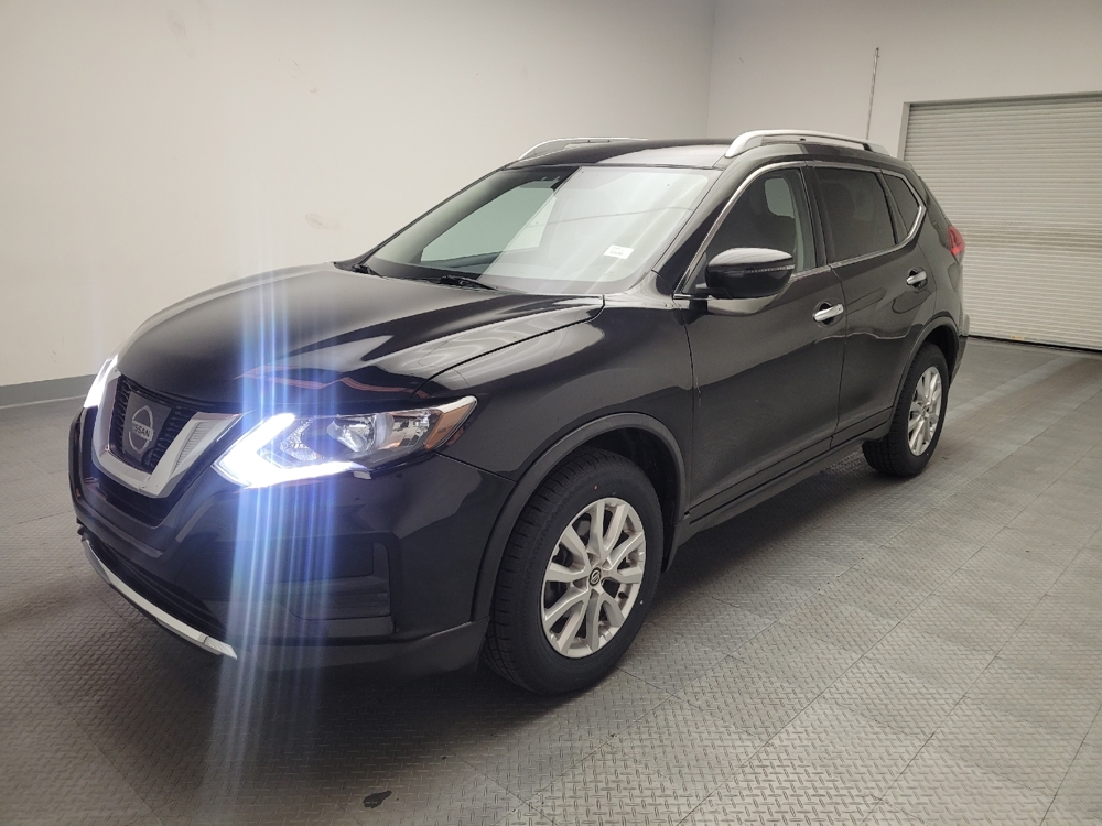 2017 Nissan Rogue SV's photo