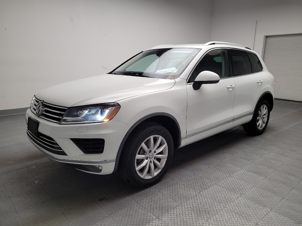2016 Volkswagen Touareg Sport's photo