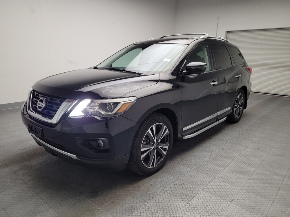 2019 Nissan Pathfinder Platinum's photo
