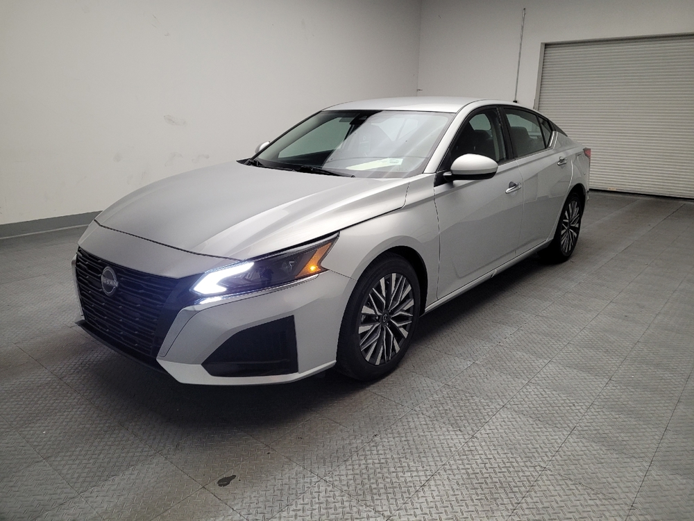 2023 Nissan Altima SV's photo