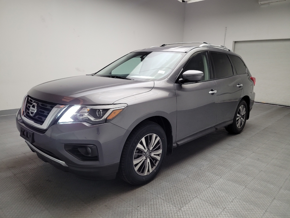 2019 Nissan Pathfinder SL's photo