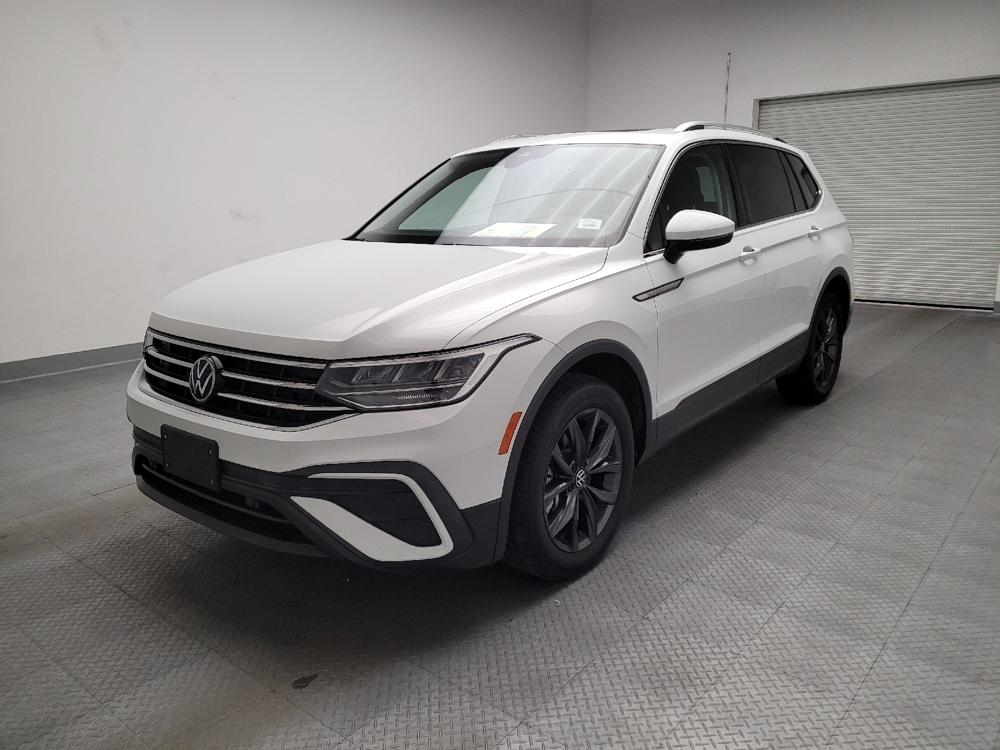 2022 Volkswagen Tiguan SE's photo