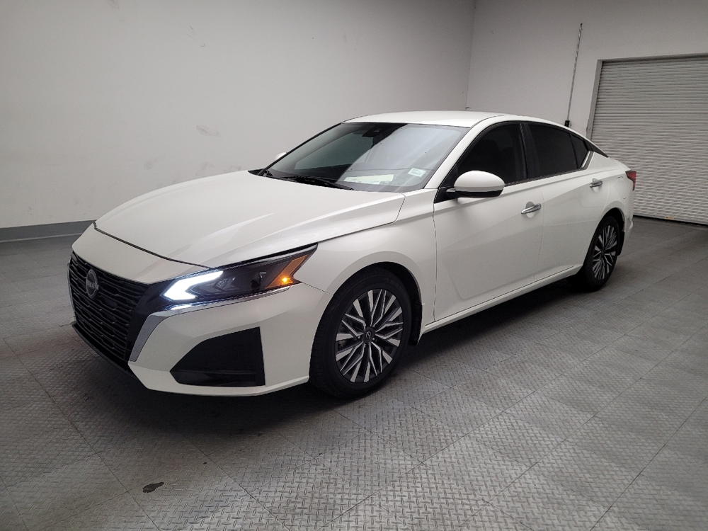 2023 Nissan Altima SV's photo