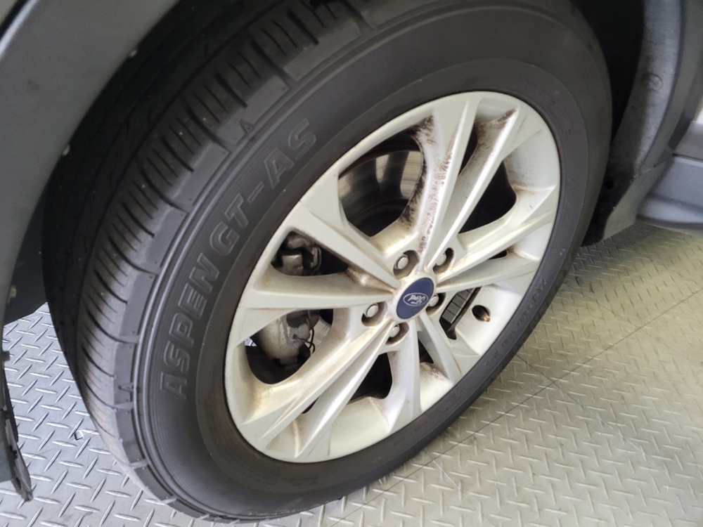 2017 Ford Escape SE - Photo 24