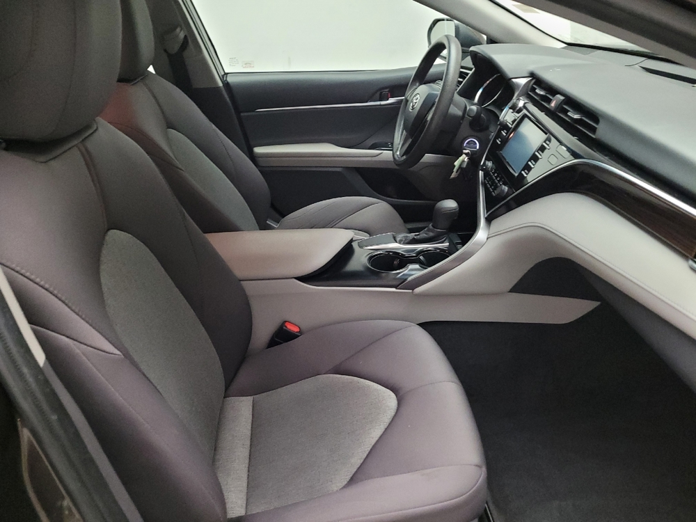 2018 Toyota Camry LE - Photo 16