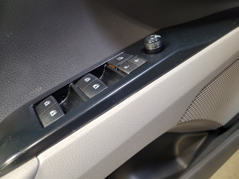 2018 Toyota Camry LE - Photo 21