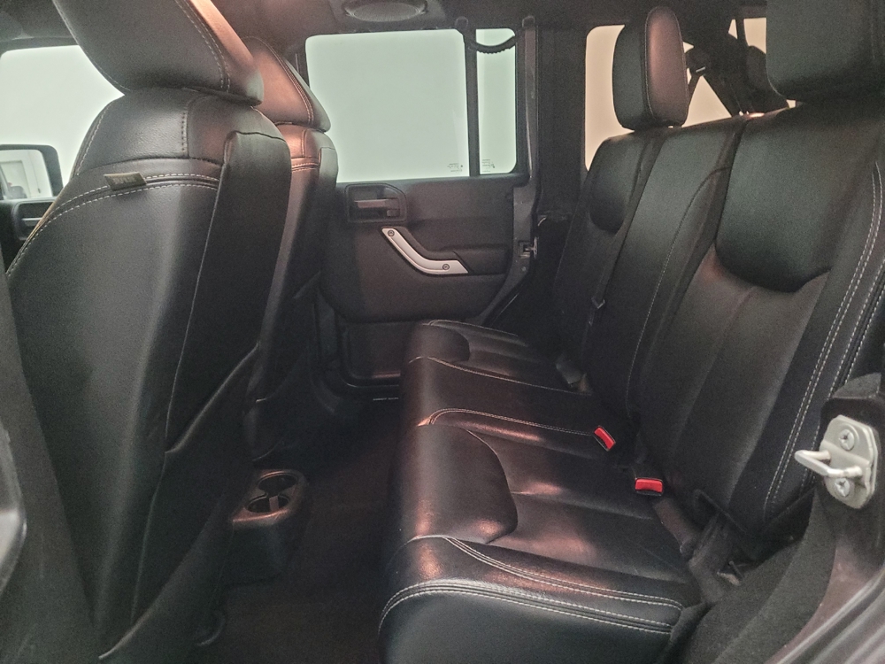 2014 Jeep Wrangler Unlimited Sahara - Photo 14