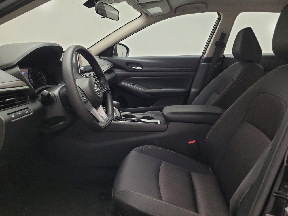 2025 Nissan Altima SV - Photo 13