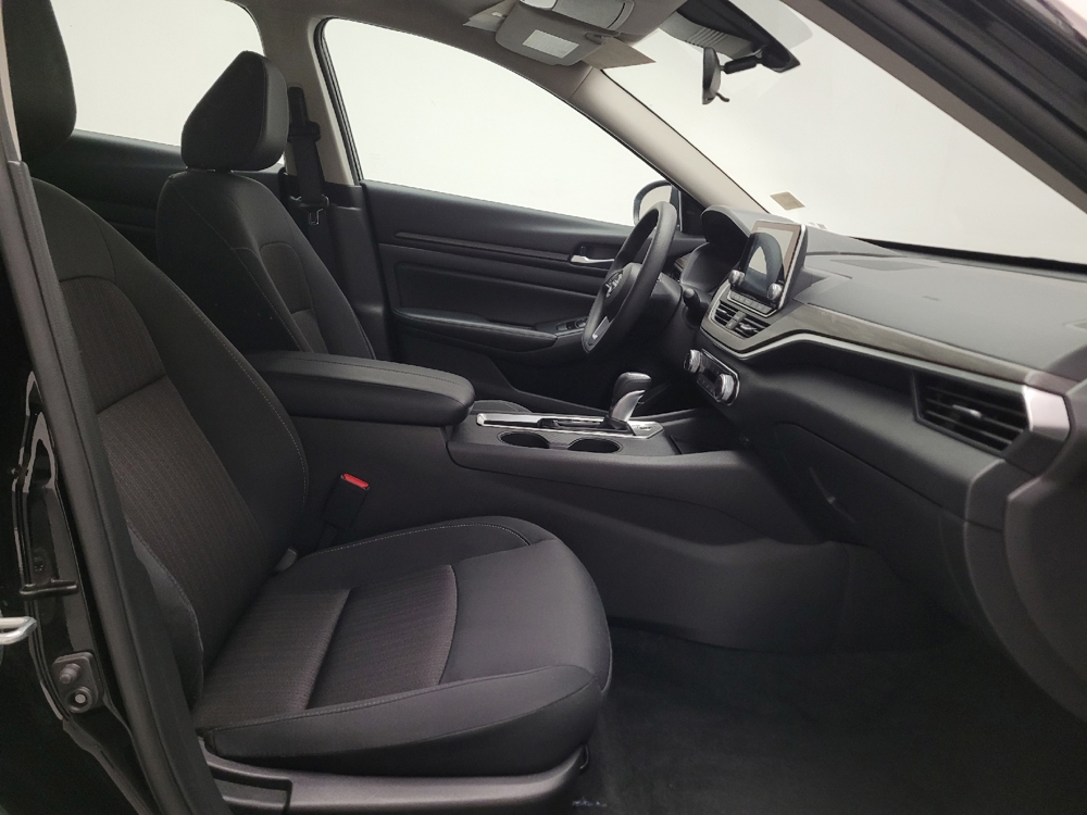 2025 Nissan Altima SV - Photo 16