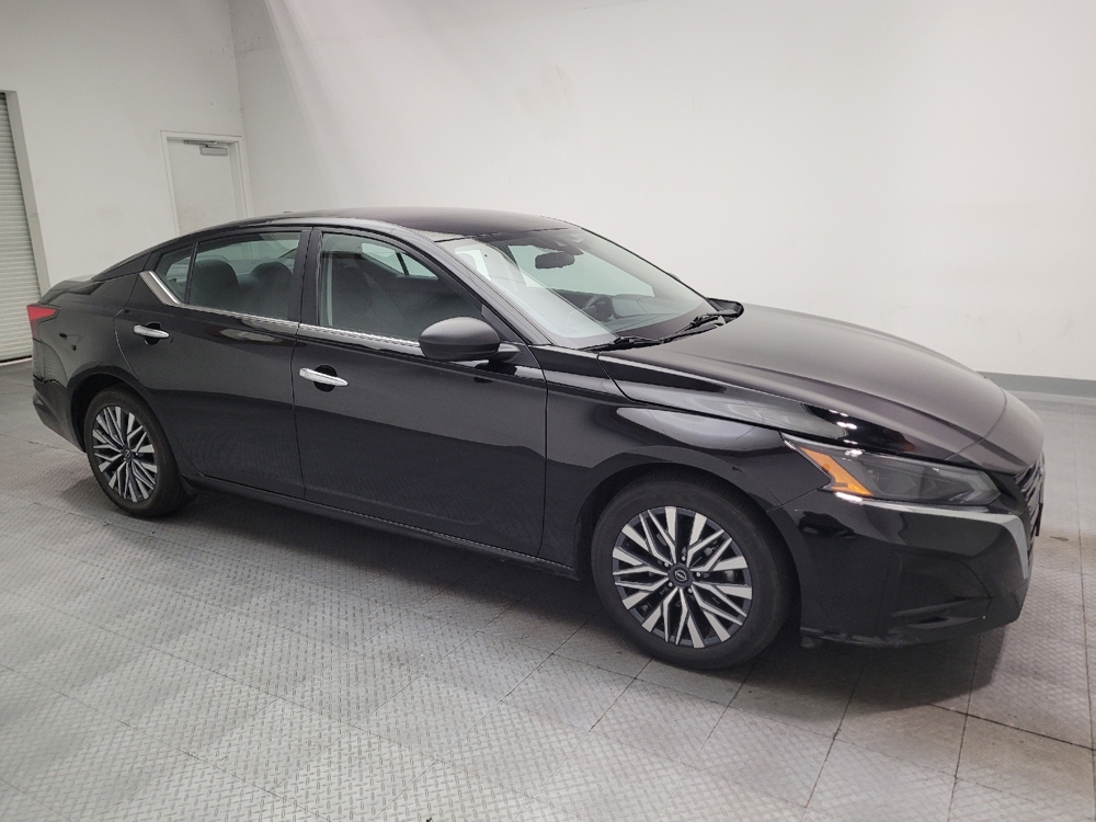2025 Nissan Altima SV - Photo 9