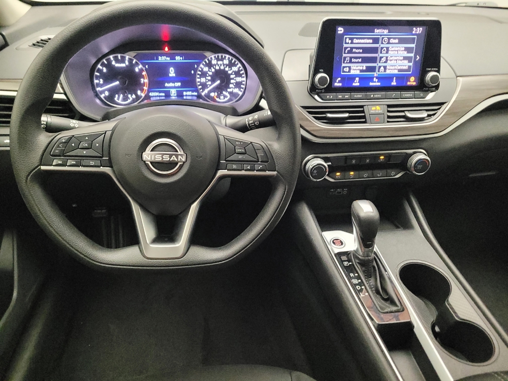 2025 Nissan Altima SV - Photo 17