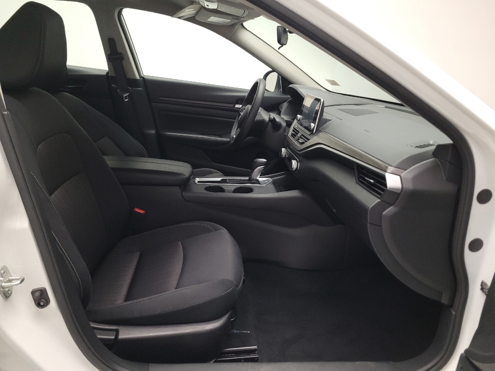 2025 Nissan Altima SV - Photo 16