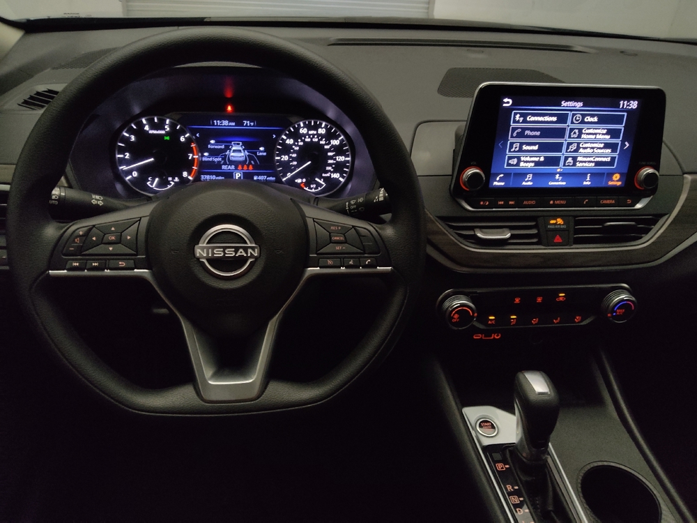 2025 Nissan Altima SV - Photo 17