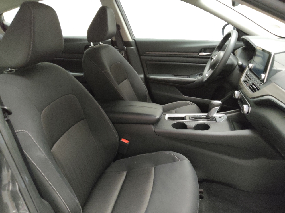 2025 Nissan Altima SV - Photo 16
