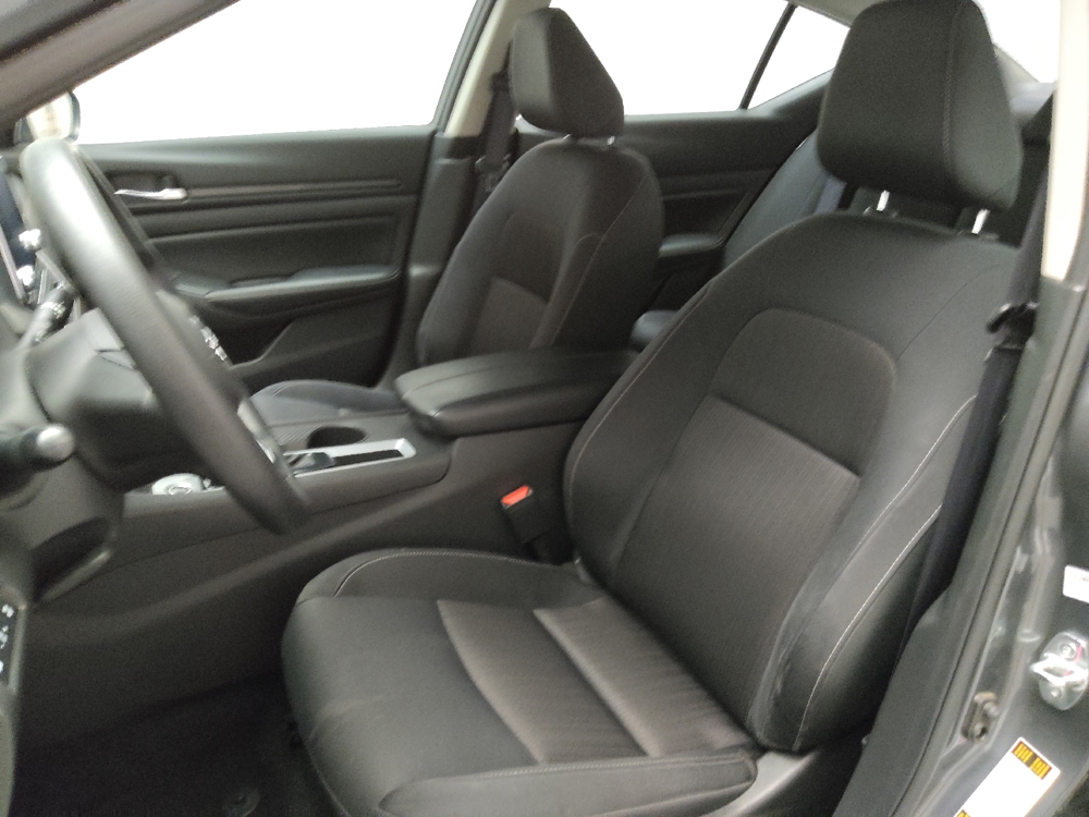 2025 Nissan Altima SV - Photo 13