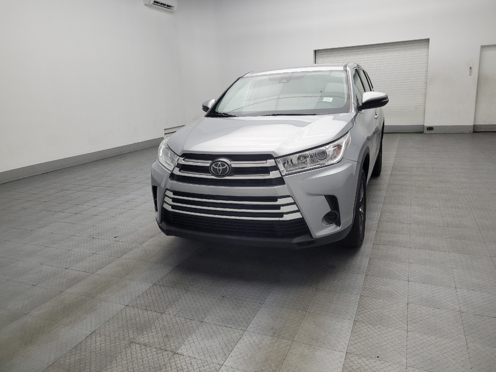 2019 Toyota Highlander LE's photo