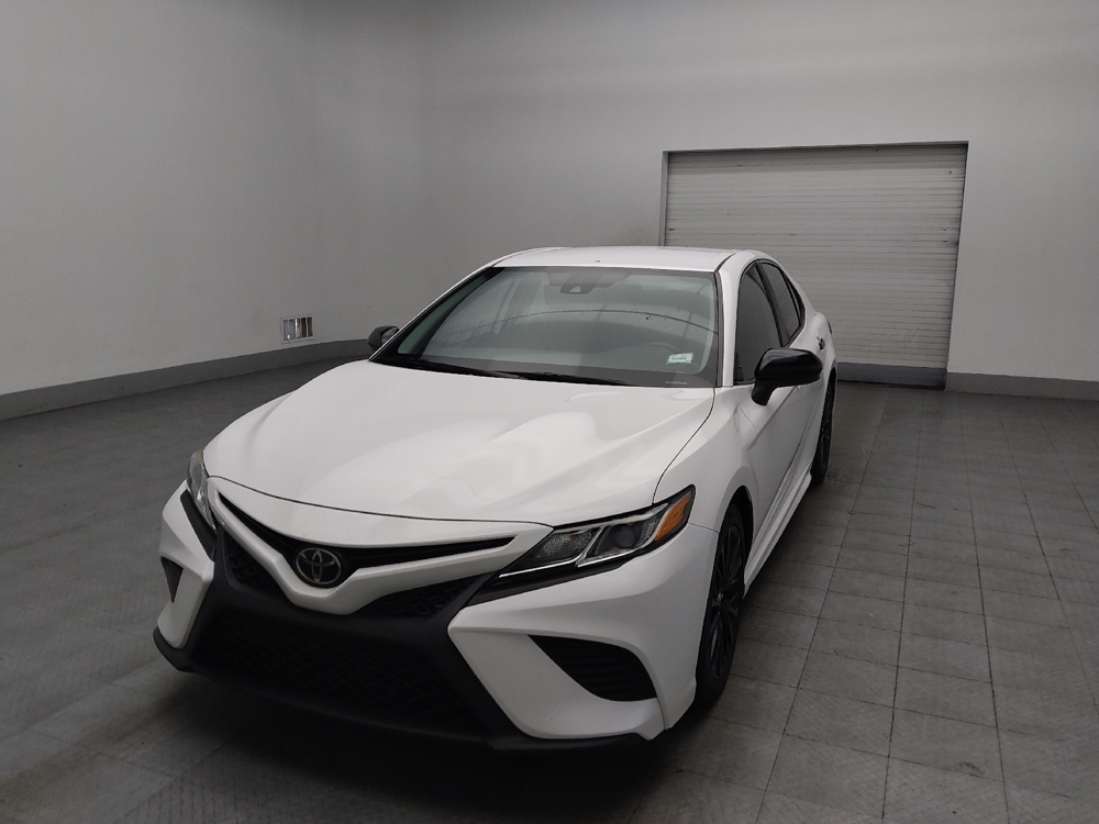 2019 Toyota Camry SE's photo