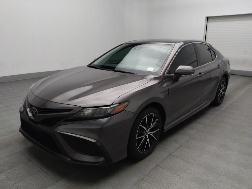 2022 Toyota Camry SE's photo