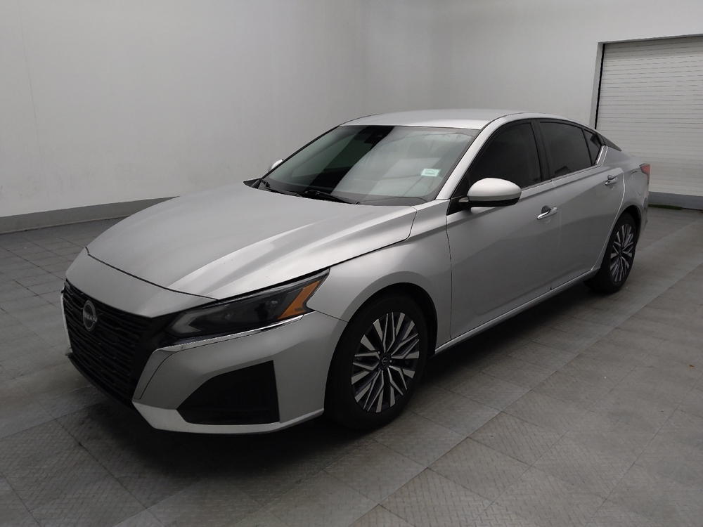 2023 Nissan Altima SV's photo