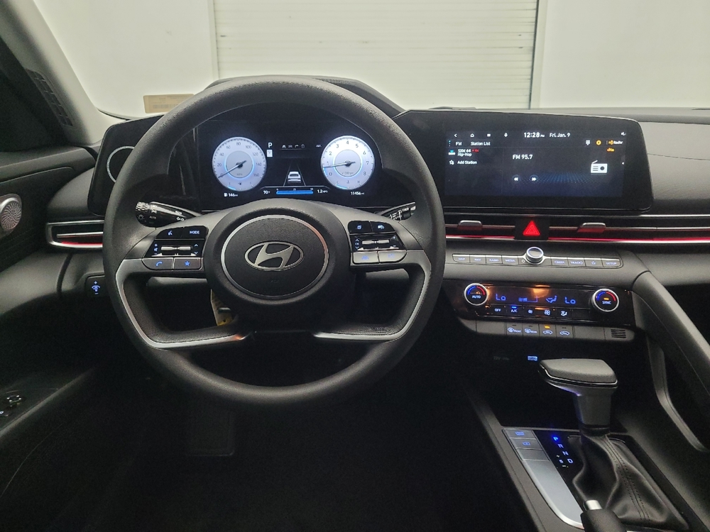 2024 Hyundai Elantra SEL - Photo 17