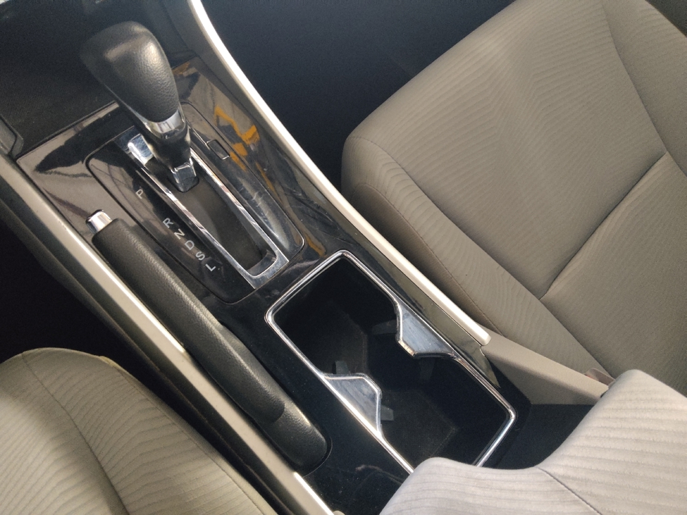 2017 Honda Accord LX - Photo 20