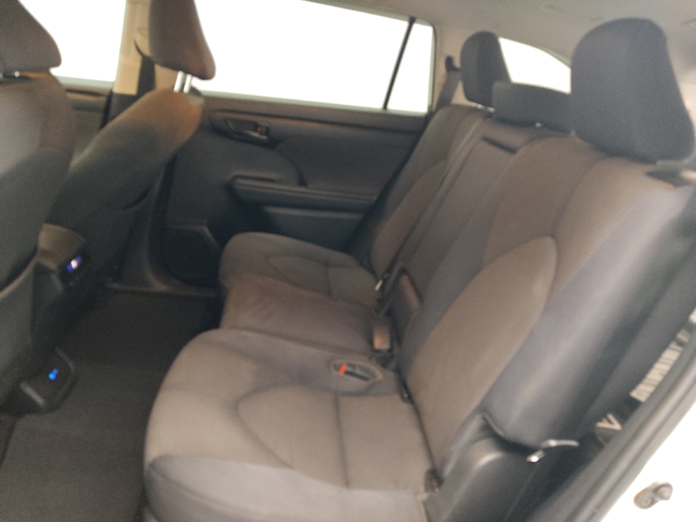 2022 Toyota Highlander LE - Photo 14
