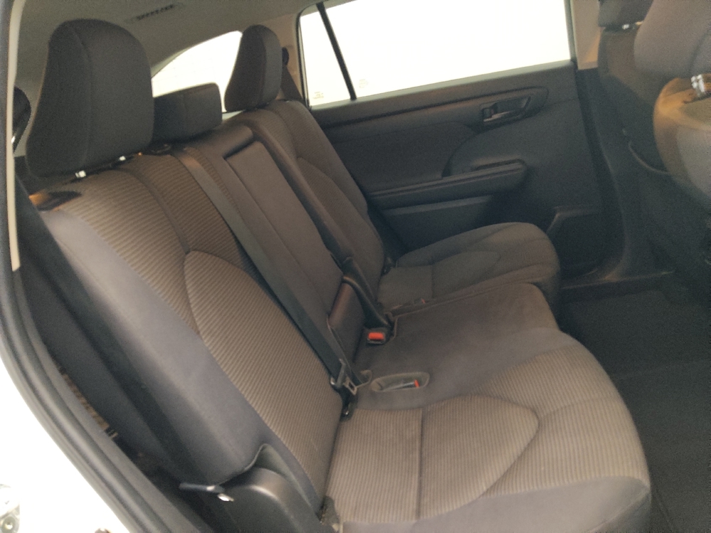 2022 Toyota Highlander LE - Photo 15