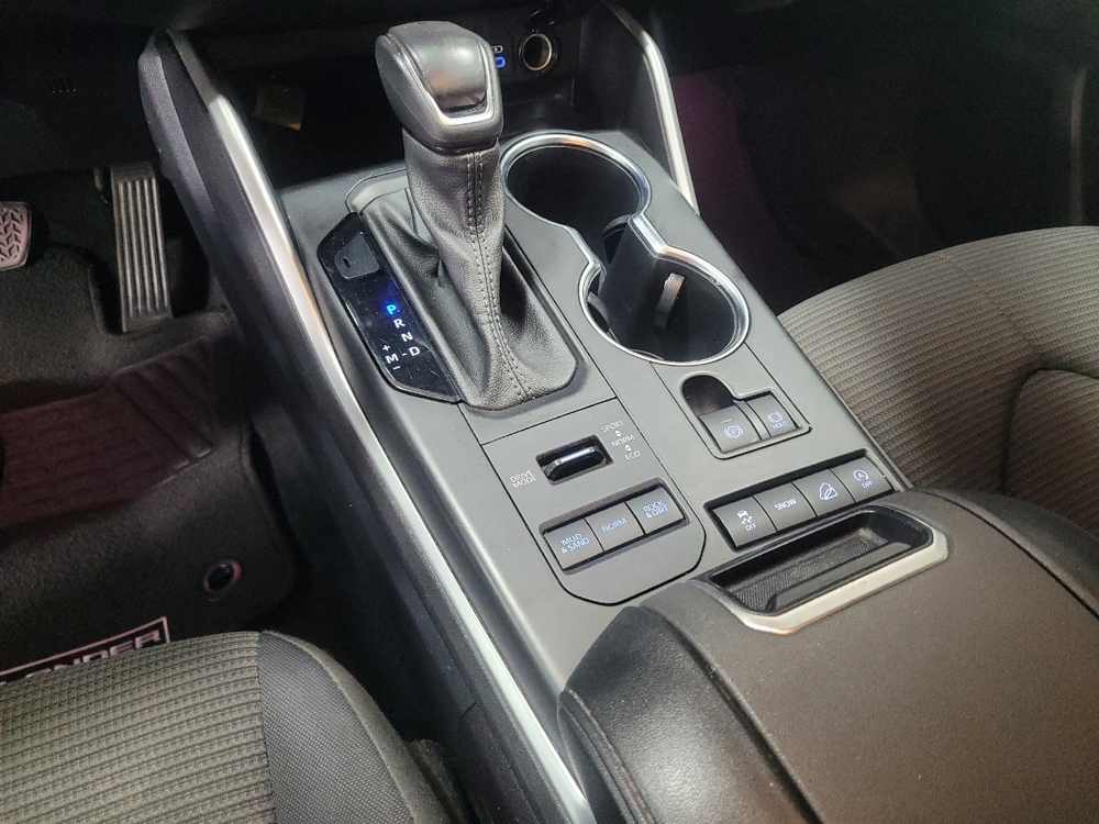 2022 Toyota Highlander LE - Photo 20