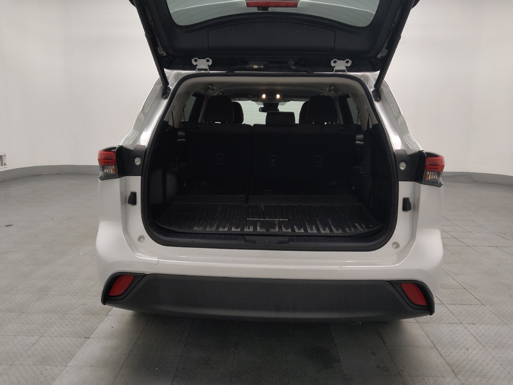 2022 Toyota Highlander LE - Photo 22