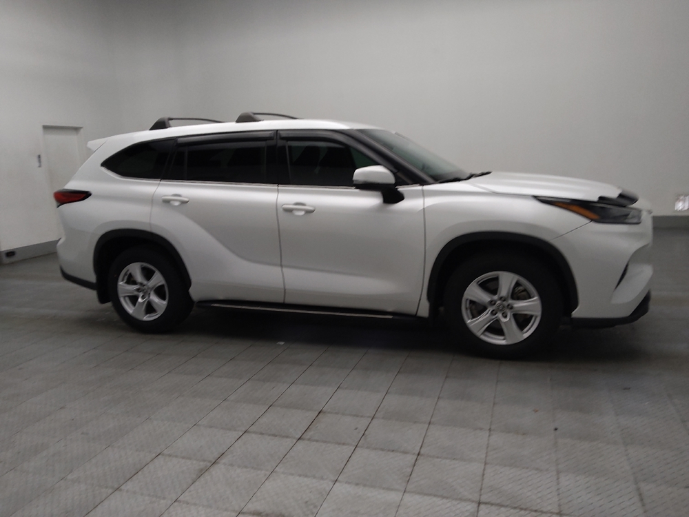2022 Toyota Highlander LE - Photo 9