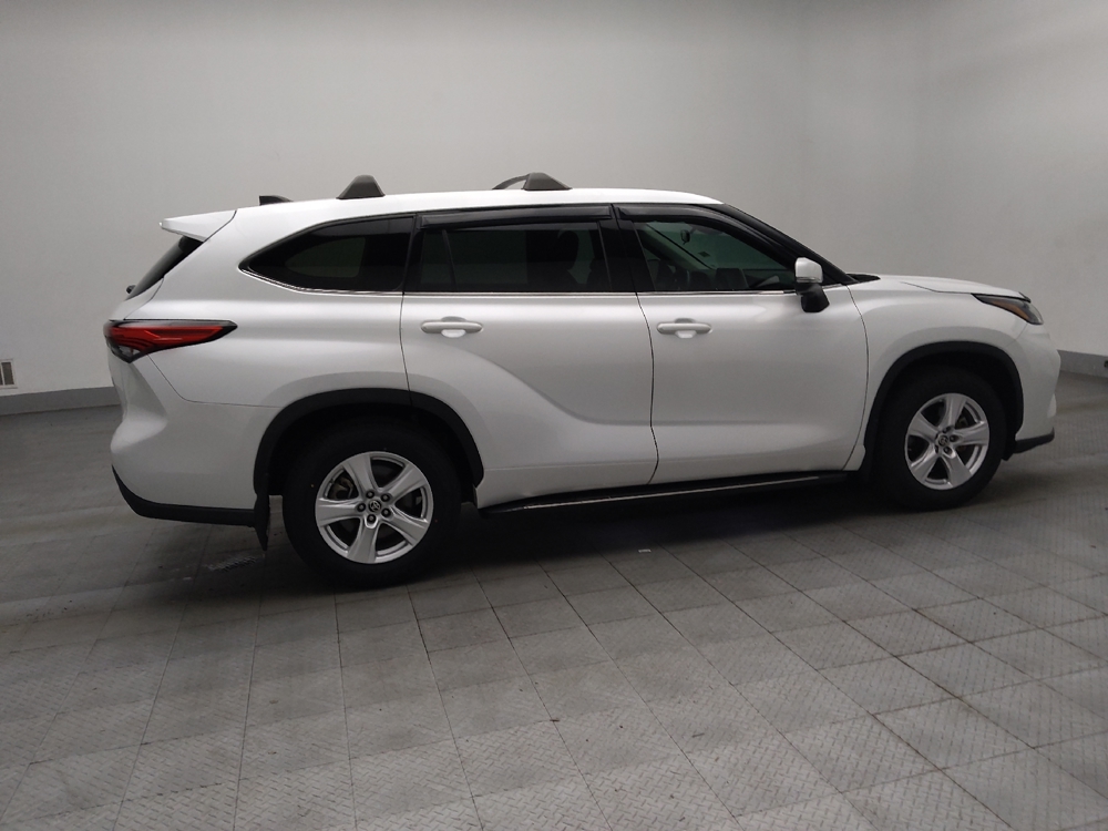 2022 Toyota Highlander LE - Photo 8