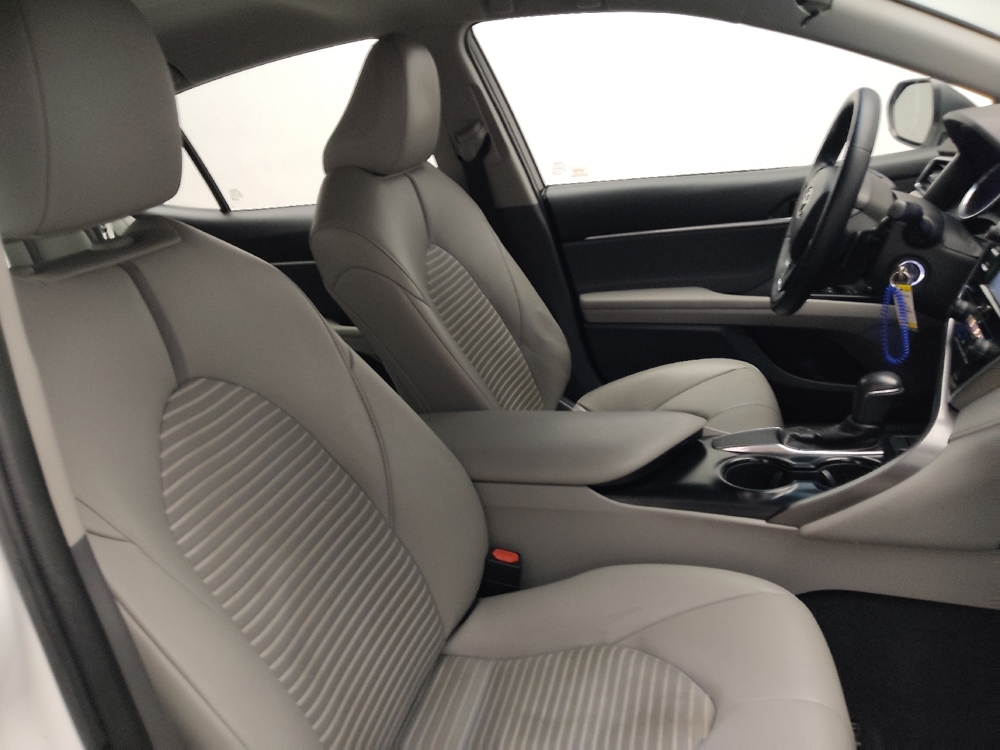 2018 Toyota Camry SE - Photo 16