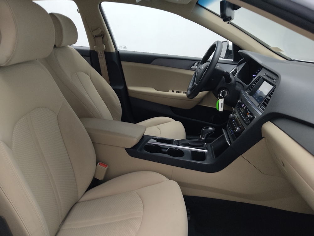 2017 Hyundai Sonata SE - Photo 16