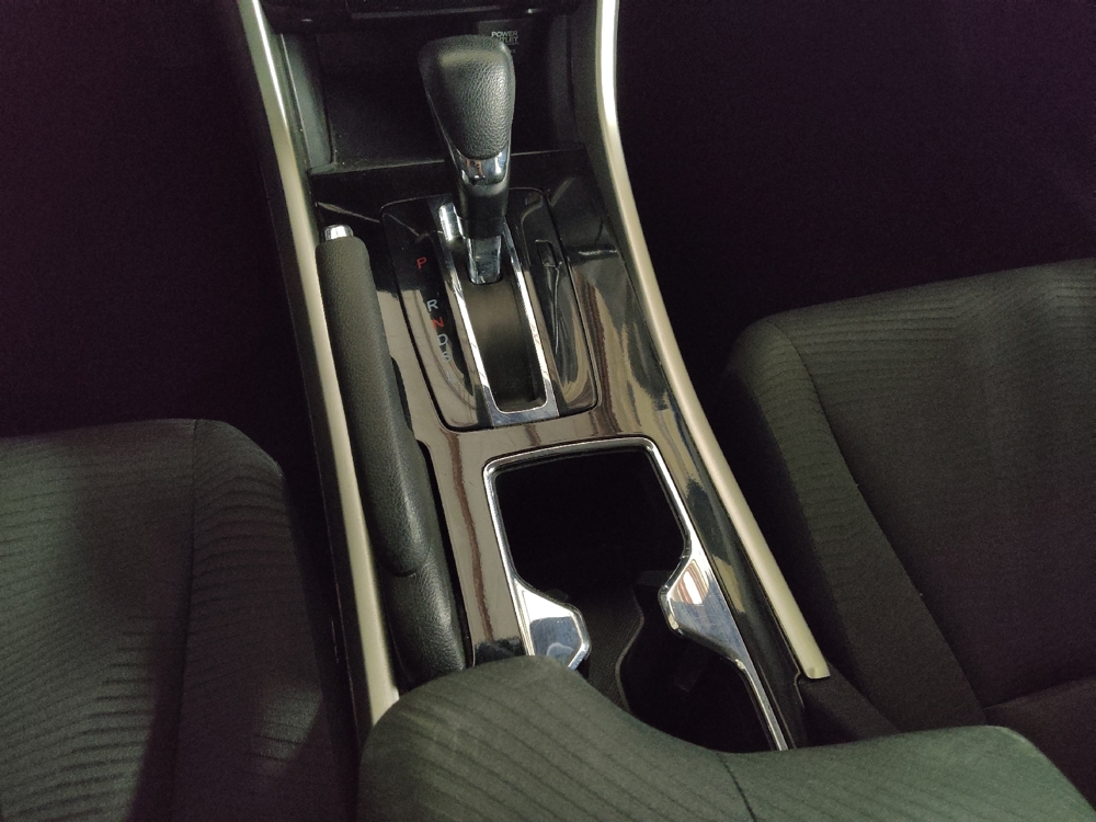 2017 Honda Accord LX - Photo 20