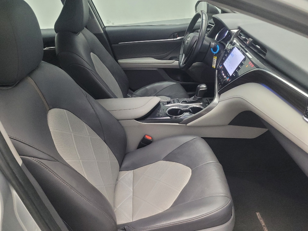 2018 Toyota Camry XLE Hybrid - Photo 16