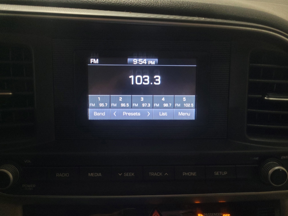 2020 Hyundai Elantra SE - Photo 19