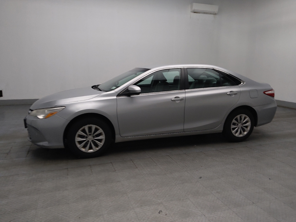 2017 Toyota Camry LE - Photo 2