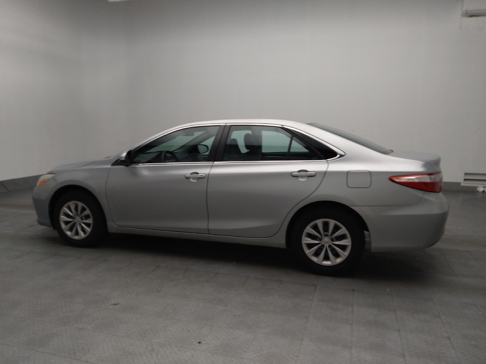 2017 Toyota Camry LE - Photo 3
