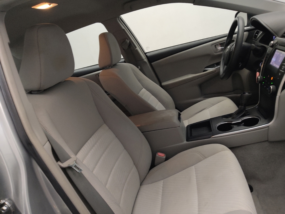 2017 Toyota Camry LE - Photo 16
