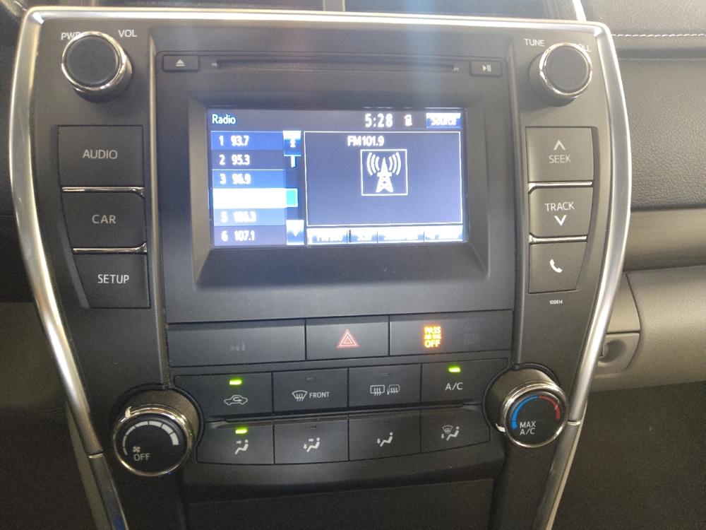 2017 Toyota Camry LE - Photo 19