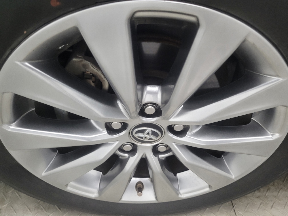 2017 Toyota Camry XLE - Photo 24