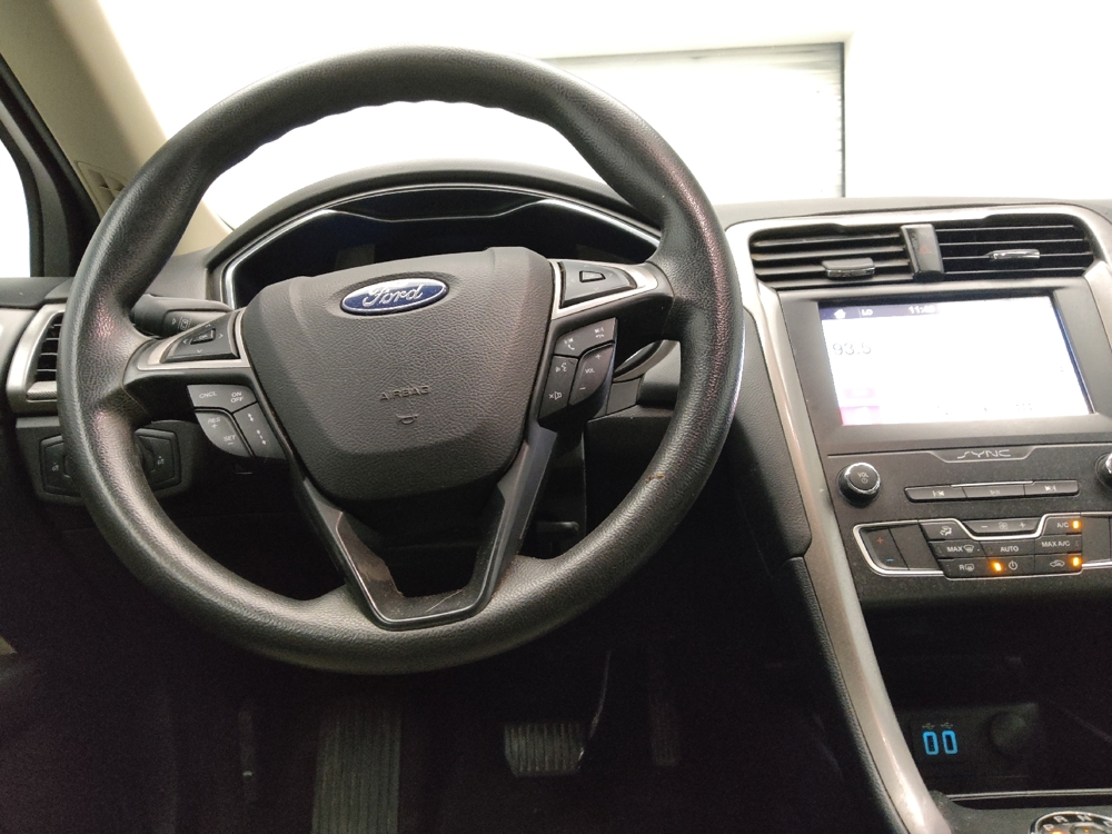 2019 Ford Fusion S - Photo 17