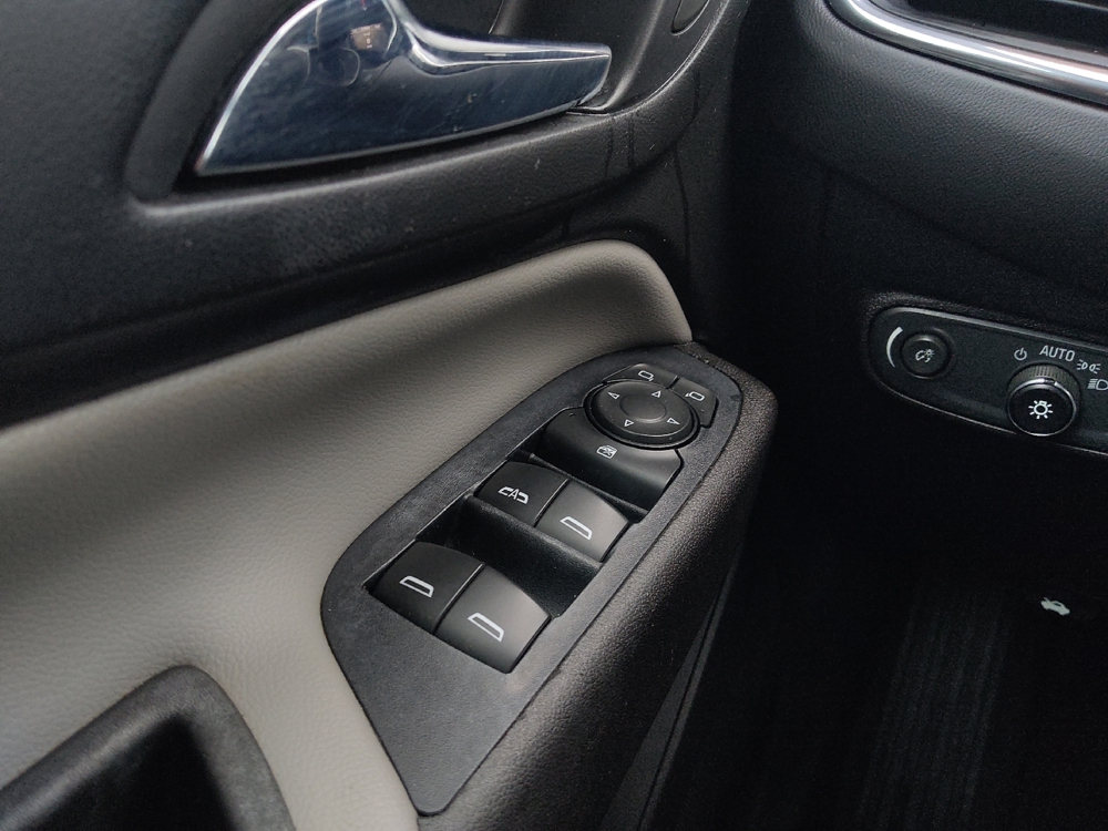 2018 Chevrolet Equinox LS - Photo 21