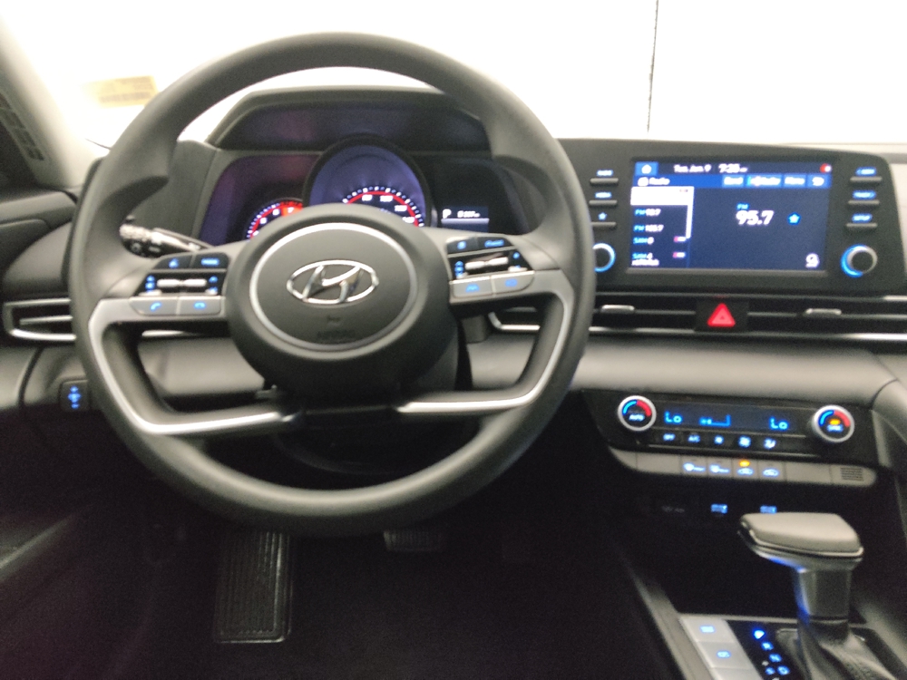 2021 Hyundai Elantra SEL - Photo 17