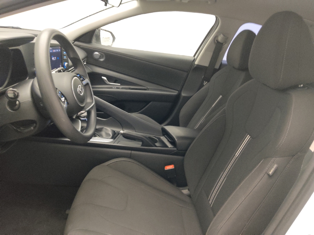 2021 Hyundai Elantra SEL - Photo 13