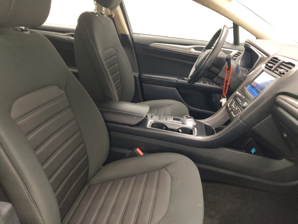 2020 Ford Fusion Hybrid SE - Photo 16