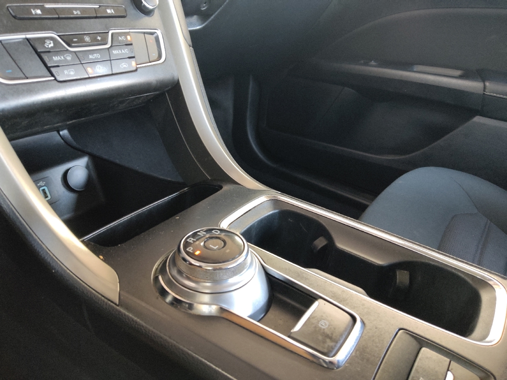 2020 Ford Fusion Hybrid SE - Photo 20